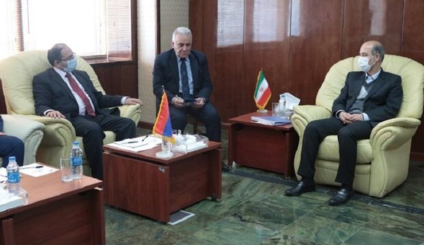 السفير الأرميني يبحث مع وزير الطاقة الإيراني التعاون المشترك