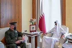 دیدار فرمانده ستاد مرکزی امریکا با امیر قطر