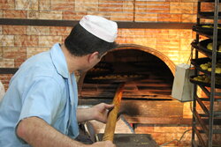 آرد مازاد بر سهمیه ماهانه در نانوایی‌های خلخال توزیع می‌شود