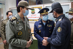 ایرانی فوج نے خود کفیل ہونے کے جنگي وسائل کی رونمائی کی