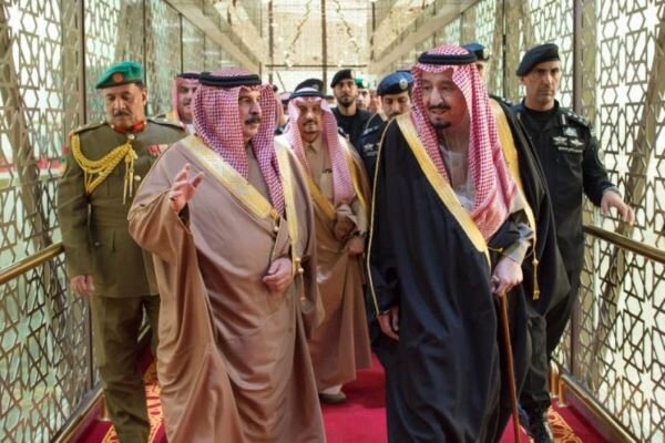 دیدار پادشاهان بحرین و عربستان/ تأکید بر تقویت همکاری‌های امنیتی