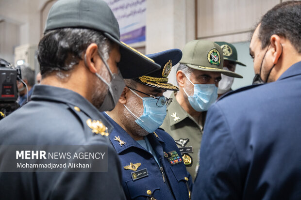 امیر سرتیپ خلبان حسن شاهصفی جانشین معاون هماهنگ کننده ارتش در مراسم رونمایی از تجهیزات <a href='https://sayeb.ir/tag/%d8%ae%d9%88%d8%af%da%a9%d9%81%d8%a7%db%8c%db%8c'></div>خودکفایی</a> ارتش حضور دارد