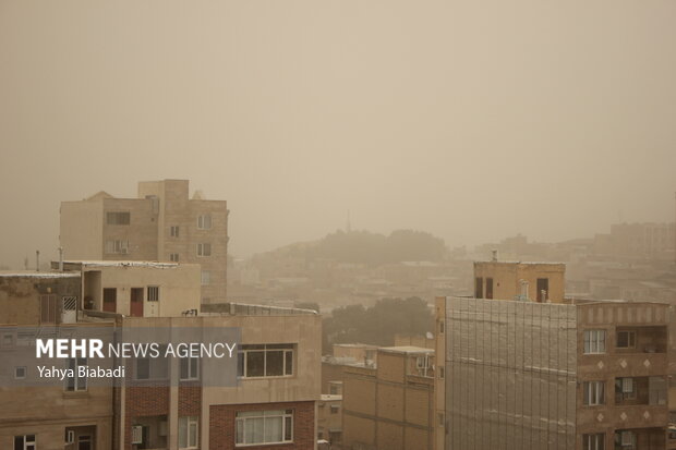 موج شدید گرد و خاک در کرمانشاه