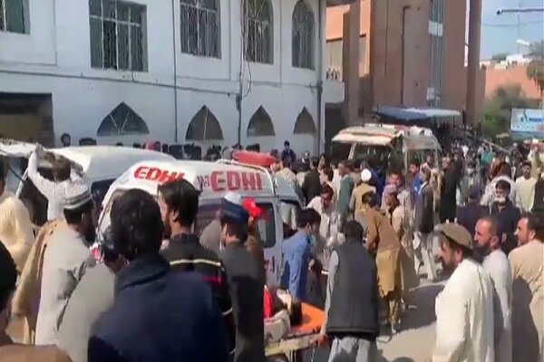 Deadly explosion in Pakistani mosque kills, injures dozens 