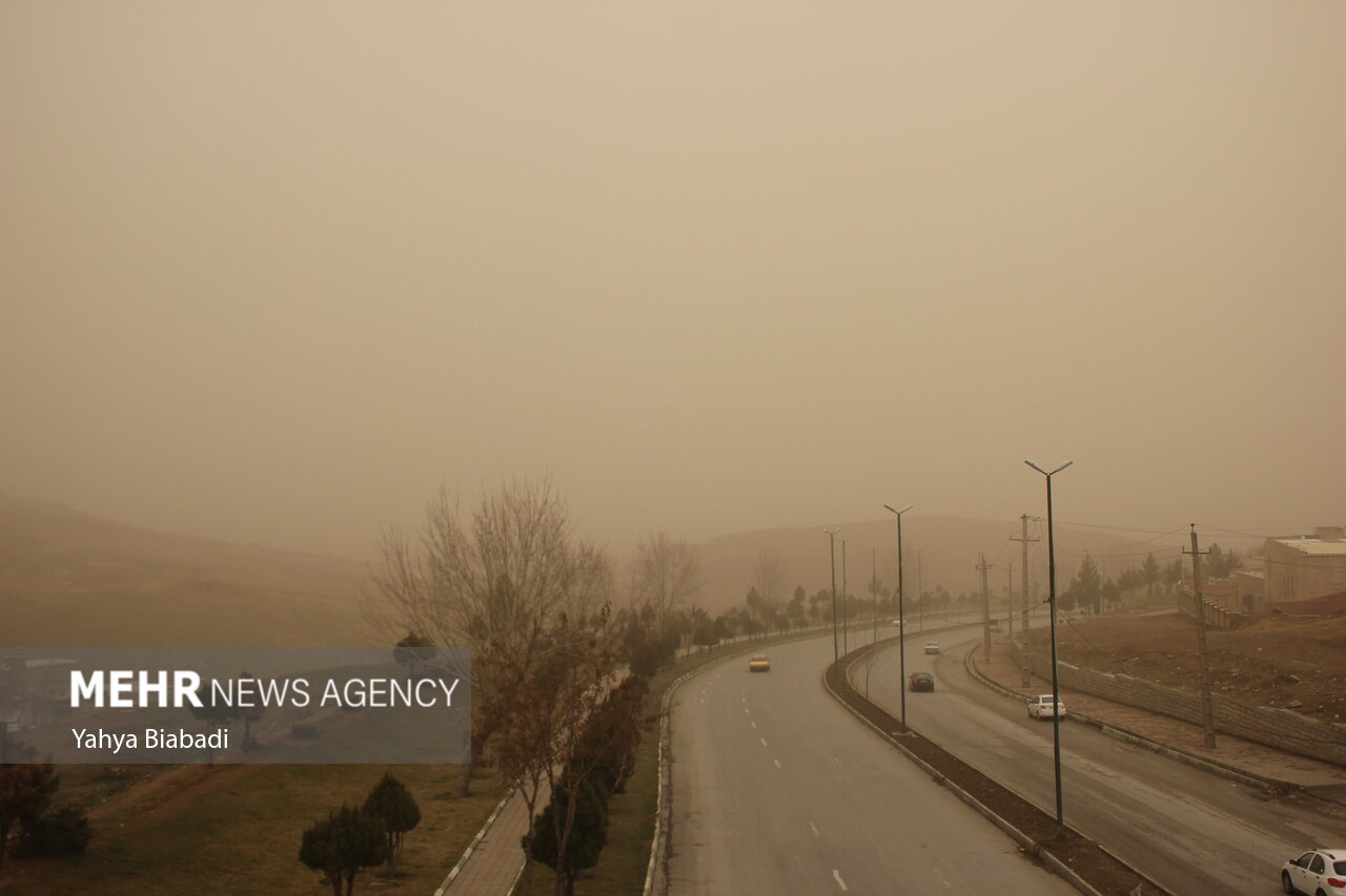 زمان ماندگاری گرد و خاک در آسمان تهران/ هشدار وزارت بهداشت