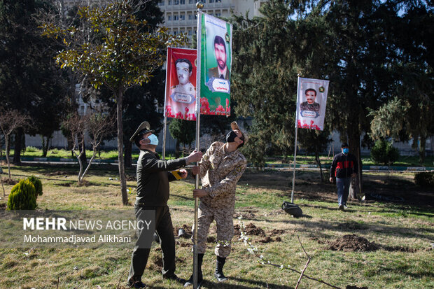 مراسم غرس ۴۸ هزار اصله نهال به یاد شهدای ارتش در ستاد فرماندهی ارتش جمهوری اسلامی ایران برگزار شد