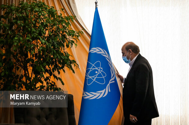 سفر هیئت آژانس انرژی اتمی به تهران همزمان با فشار حداکثری غرب