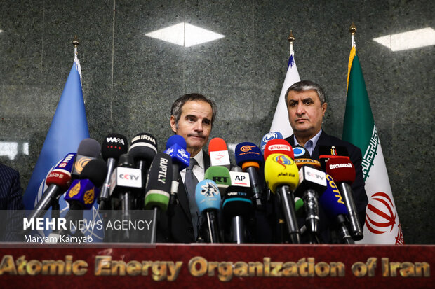نشست خبری مشترک رافائل گروسی مدیرکل آژانس بین‌المللی انرژی اتمی و محمد اسلامی رئیس سازمان انرژی اتمی برگزار شد