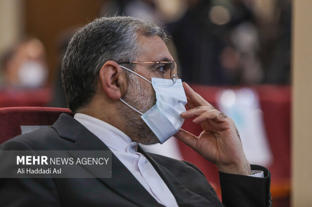 غلامحسین اسماعیلی رئیس دفتر رئیس جمهور در مراسم رونمایی از دستاوردهای کمیته امداد امام خمینی(ره)حضور دارد