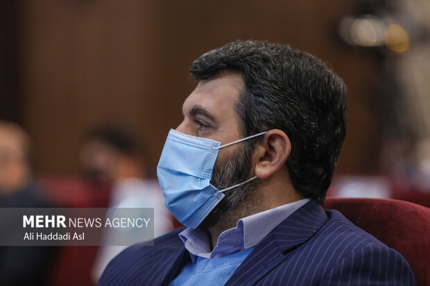 حجت الله عبدالملکی وزیر تعاون، کار و رفاه اجتماعی در مراسم رونمایی از دستاوردهای کمیته امداد امام خمینی(ره) حضور دارد