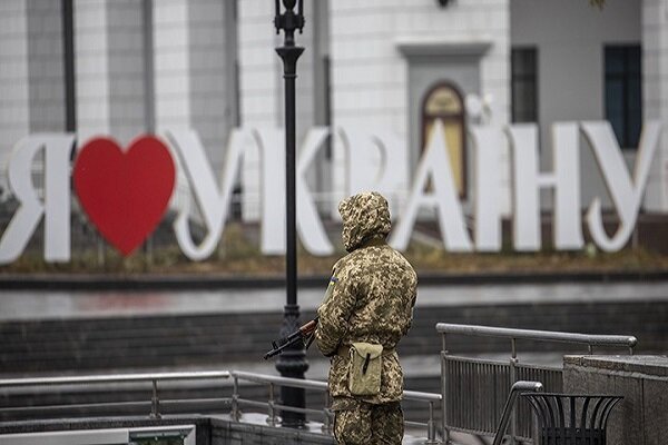 ارتش اوکراین همانند افراط گرایان از سپر انسانی استفاده می کند