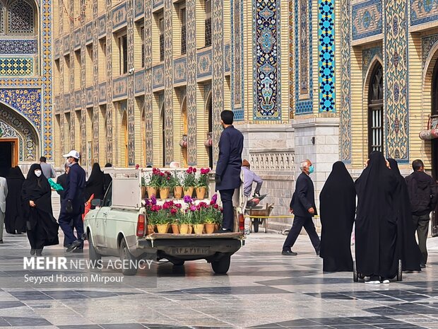 حال و هوای حرم مطهر رضوی در روز میلاد حضرت سیدالشهدا(ع)