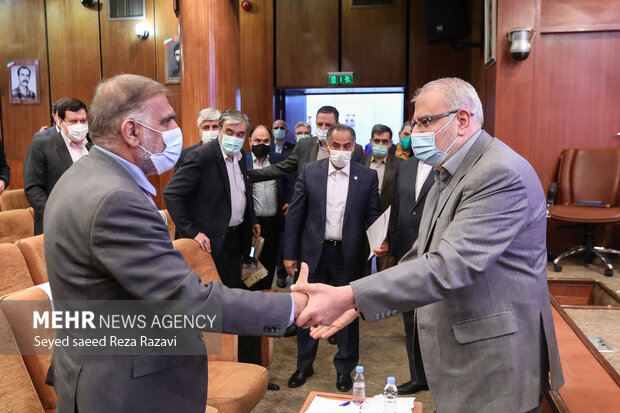  جواد اوجی وزیر نفت در مراسم انعقاد تفاهم نامه خط لوله پارس از مهر آوران به فسا حضور دارد