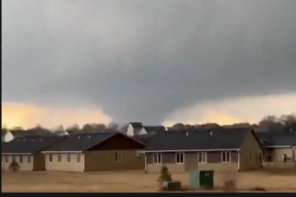 Powerful storm kills at least 7 people in US' Iowa