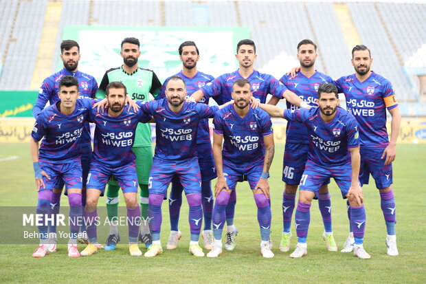 دیدار تیم‌های فوتبال آلومینیوم اراک و هوادار 