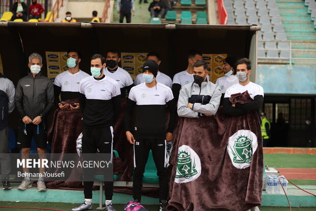 دیدار تیم‌های فوتبال آلومینیوم اراک و هوادار 