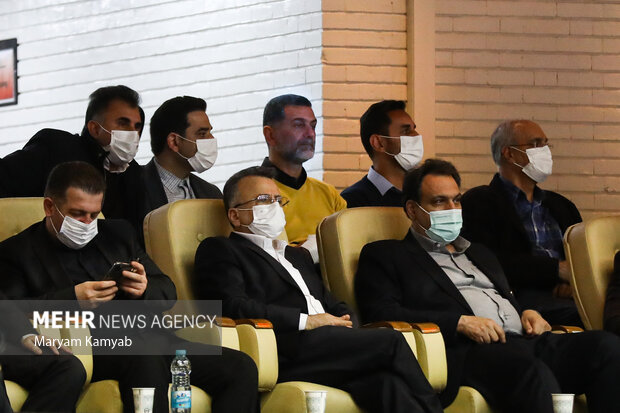 محمدرضا داورزنی رئیس فدراسیون والیبال و بهروز عطایی سرمربی تیم ملی والیبال در حال تماشای دیدار تیم های والیبال شهداب یزد و فولاد سیرجان هستند