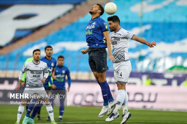 یکه‌تازی استقلال و رقابت فشرده چهار تیم/یک عنوان به پرسپولیس رسید