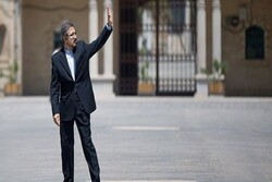 Outgoing Iranian envoy bids farewell to Iranians in France