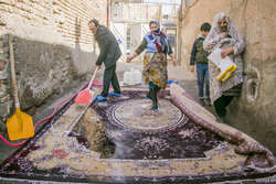 رونق قالیشویی سنتی در روزهای آخر سال در تبریز