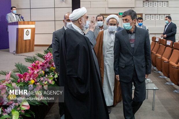 حجت‌الاسلام محمد محمدی گلپایگانی رئیس دفتر مقام معظم رهبری و پرویز فتاح رئیس بنیاد مستضعفان در آیین افتتاح طرح‌های محرومیت‌زدایی بنیاد مستضعفان حضور دارند