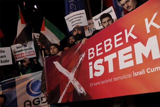 VIDEO: Turkish people demonstrate against Hertzog's trip