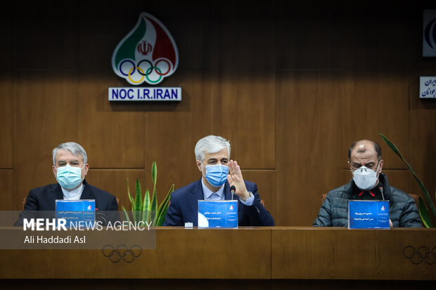 حمید سجادی وزیر ورزش و جوانان و سید رضا صالحی امیری رئیس کمیته ملی المپیک در چهل و نهمین مجمع عمومی کمیته ملی المپیک حضور دارند