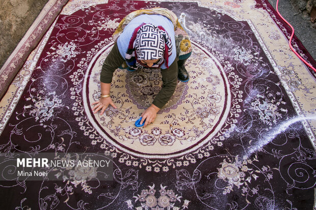 رونق قالیشویی سنتی در روزهای آخر سال در تبریز