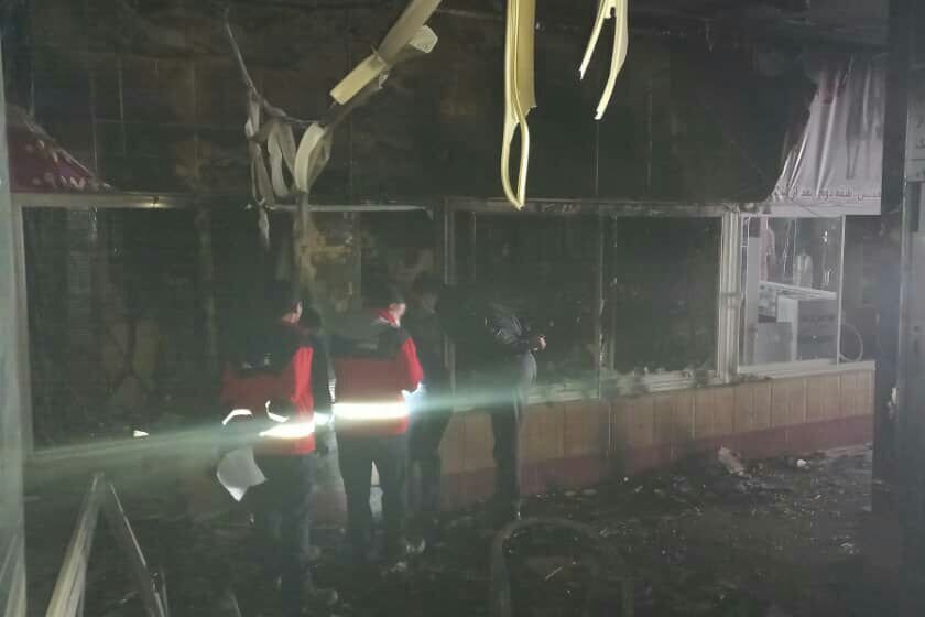 آتش سوزی مرکز تجاری در شیراز/ ۴ نگهبان نجات یافتند