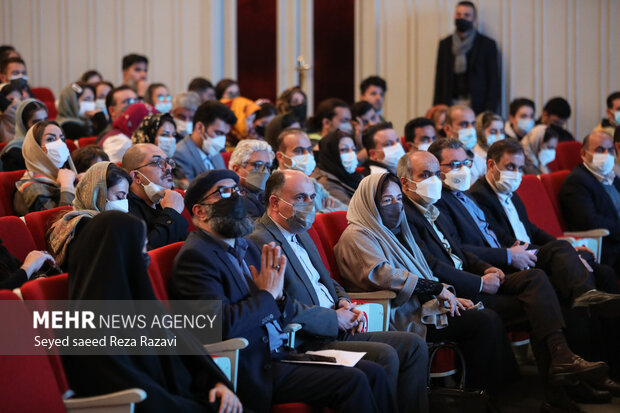  دکتر محمد شالویی دستیار ویژه وزیر فرهنگ و ارشاد اسلامی و رئیس ستاد بزرگداشت حکیم نظامی در مراسم رونمایی از ارکستر موسیقی نواحی ایران حضور دارد