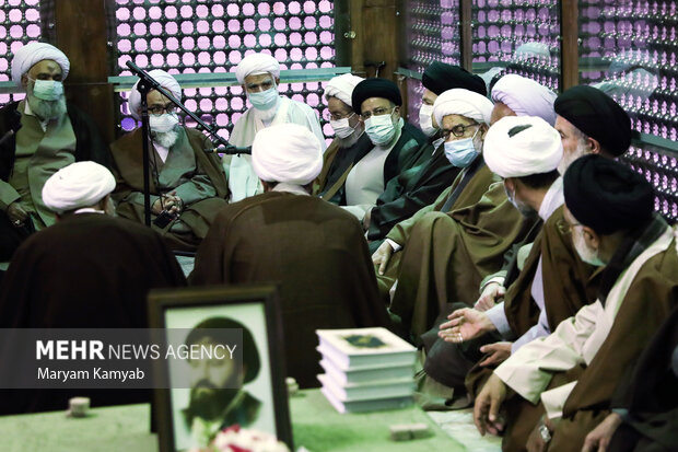 Members of Assembly of Experts attend Imam Khomeini Mausoleum
