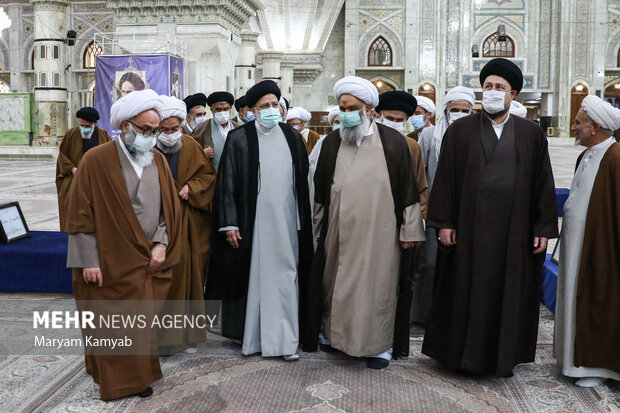 Members of Assembly of Experts attend Imam Khomeini Mausoleum
