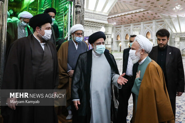 Members of Assembly of Experts attend Imam Khomeini Mausoleum
