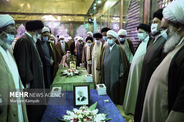 Members of Assembly of Experts attend Imam Khomeini Mausoleum
