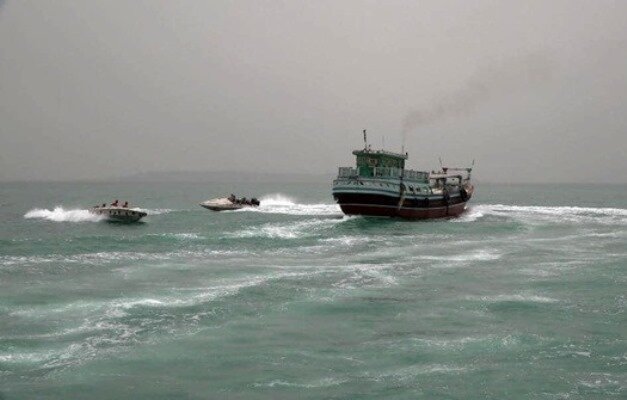 شناور حامل ۵۰ هزار لیتر سوخت قاچاق در خلیج‌ فارس توقیف شد