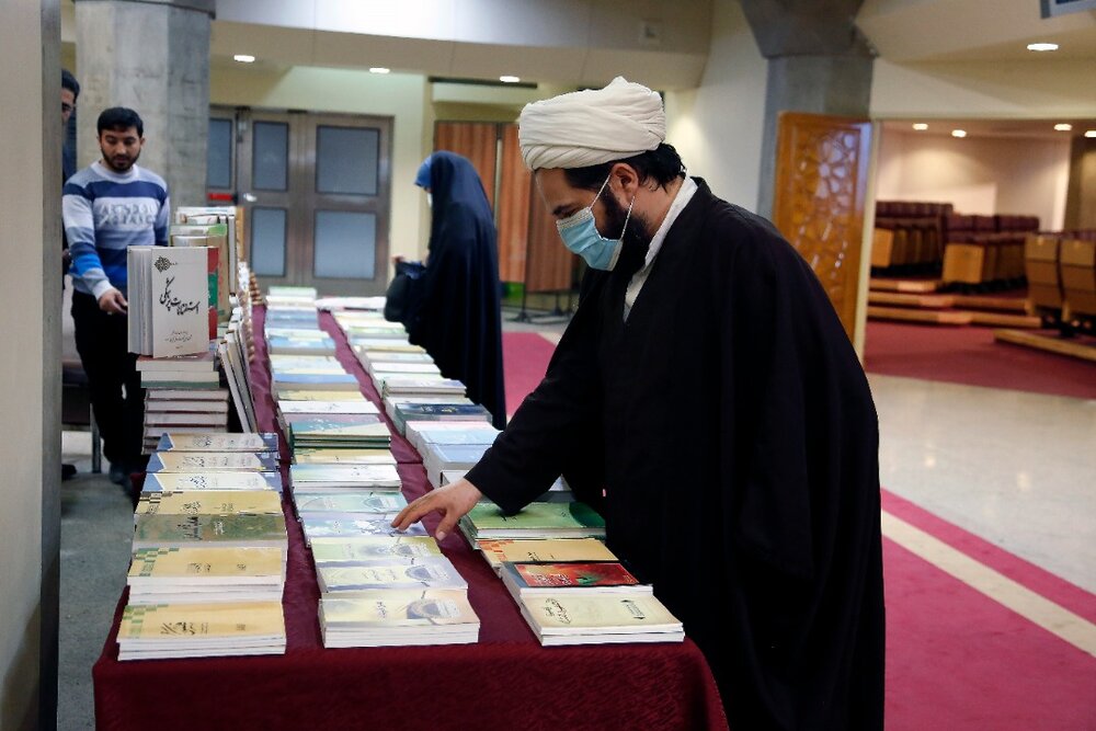تلاش‌ها و مجاهدت عالمان دین پشتوانه انقلاب اسلامی است