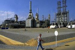 İran, Venezuela'nın en büyük rafinerisini restore edecek
