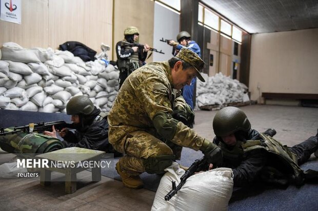 غیرنظامیان به نیروهای نظامی اوکراین پیوستند
