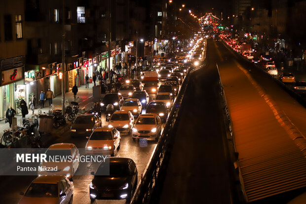 مسیرهای منتهی به مراکز خرید شهر تهران با ترافیک قابل توجهی روبرو است