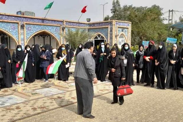 اجراهای تئاتر خیابانی راهیان نور در خوزستان آغاز شد
