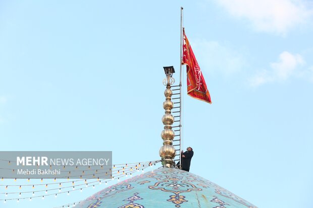 آیین تعویض پرچم مسجد مقدس جمکران در آستانه نیمه شعبان