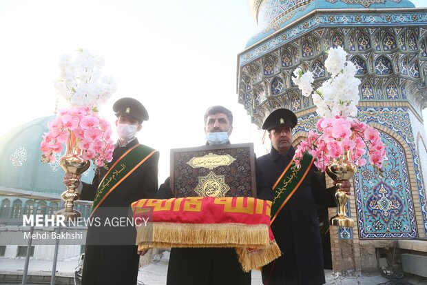 آیین تعویض پرچم مسجد مقدس جمکران در آستانه نیمه شعبان