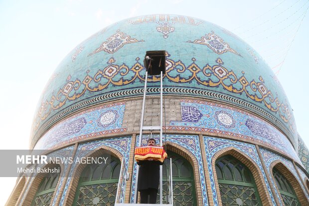 آیین تعویض پرچم مسجد مقدس جمکران در آستانه نیمه شعبان