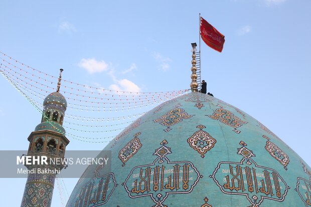 آیین تعویض پرچم مسجد مقدس جمکران در آستانه نیمه شعبان