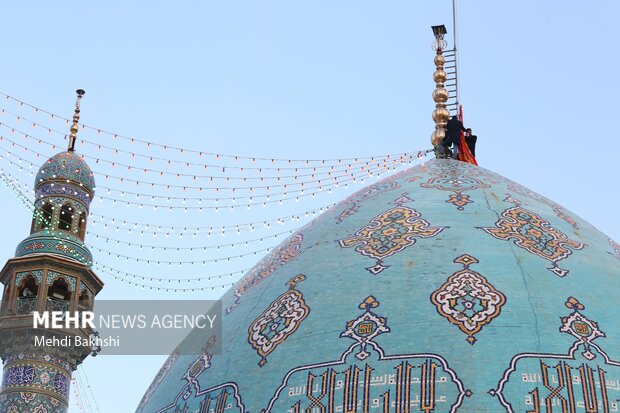 آیین تعویض پرچم مسجد مقدس جمکران در آستانه نیمه شعبان