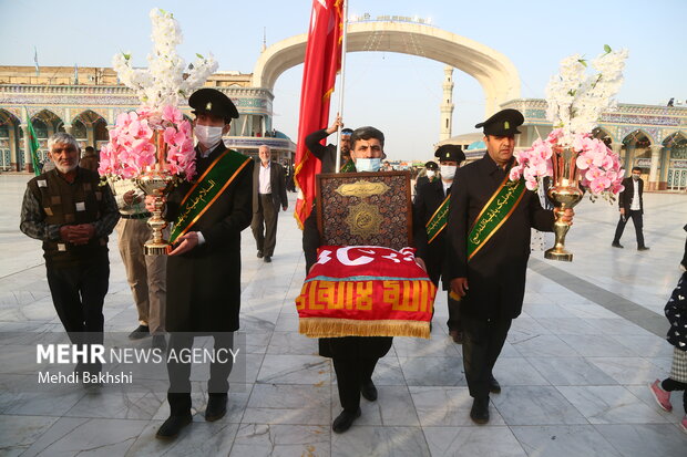 آیین تعویض پرچم مسجد مقدس جمکران در آستانه نیمه شعبان