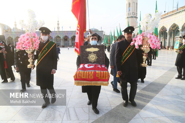 آیین تعویض پرچم مسجد مقدس جمکران در آستانه نیمه شعبان