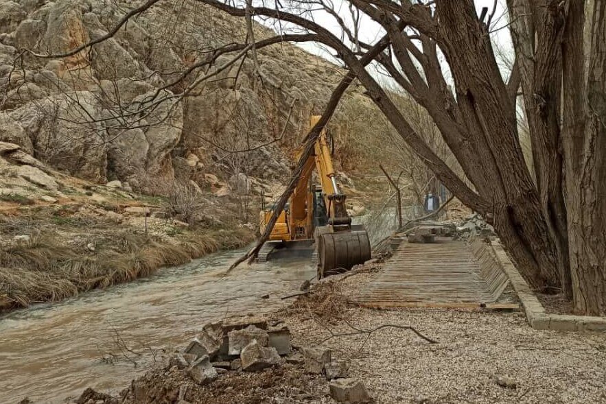 حریم رودخانه و چشمه تاریخی «شش پیر» آزادسازی شد