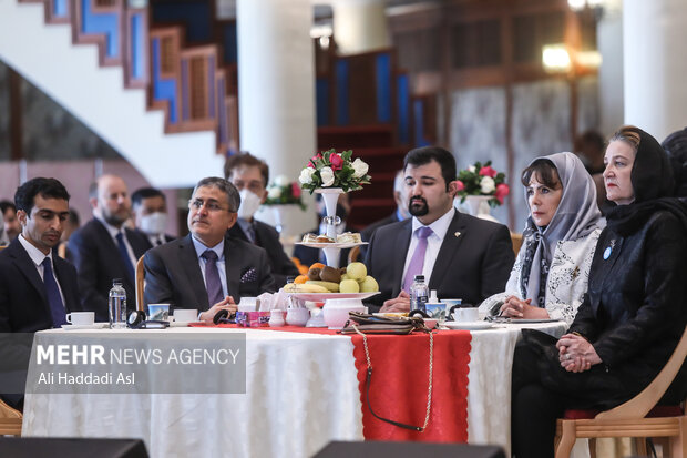 جشن نوروزی دیپلماتیک ۱۴۰۱ با حضور سفرای خارجی مقیم تهران در باشگاه دیپلماتیک برگزار شد.