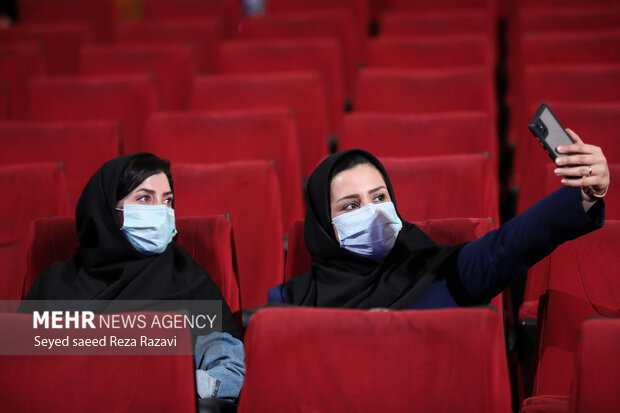 جشن پایان سال ۱۴۰۰  خانواده بزرگ گروه رسانه ای مهر شامگاه امروز در تالار اندیشه حوزه هنری برگزار شد